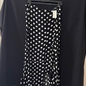 Asymmetrical hem skirt